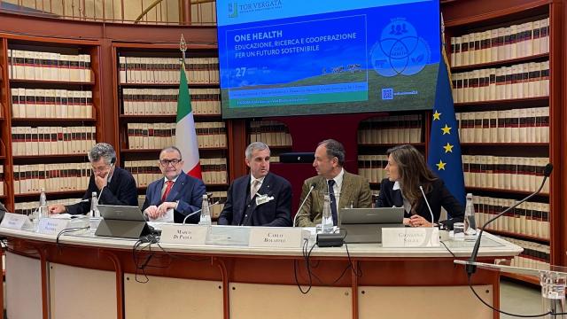 One Health: un nuovo paradigma per la salute globale. Presentata alla Camera la rete formativa di Medicina Veterinaria di Tor Vergata One Health: un nuovo paradigma per la salute globale. Presentata alla Camera la rete formativa di Medicina Veterinaria di Tor Vergata